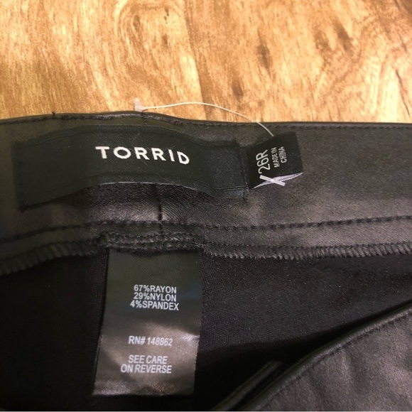 NWOT Torrid Faux Leather Black Pants Size 26 Biker Moto Stretch Ankle Zip PICS - Picture 6 of 12